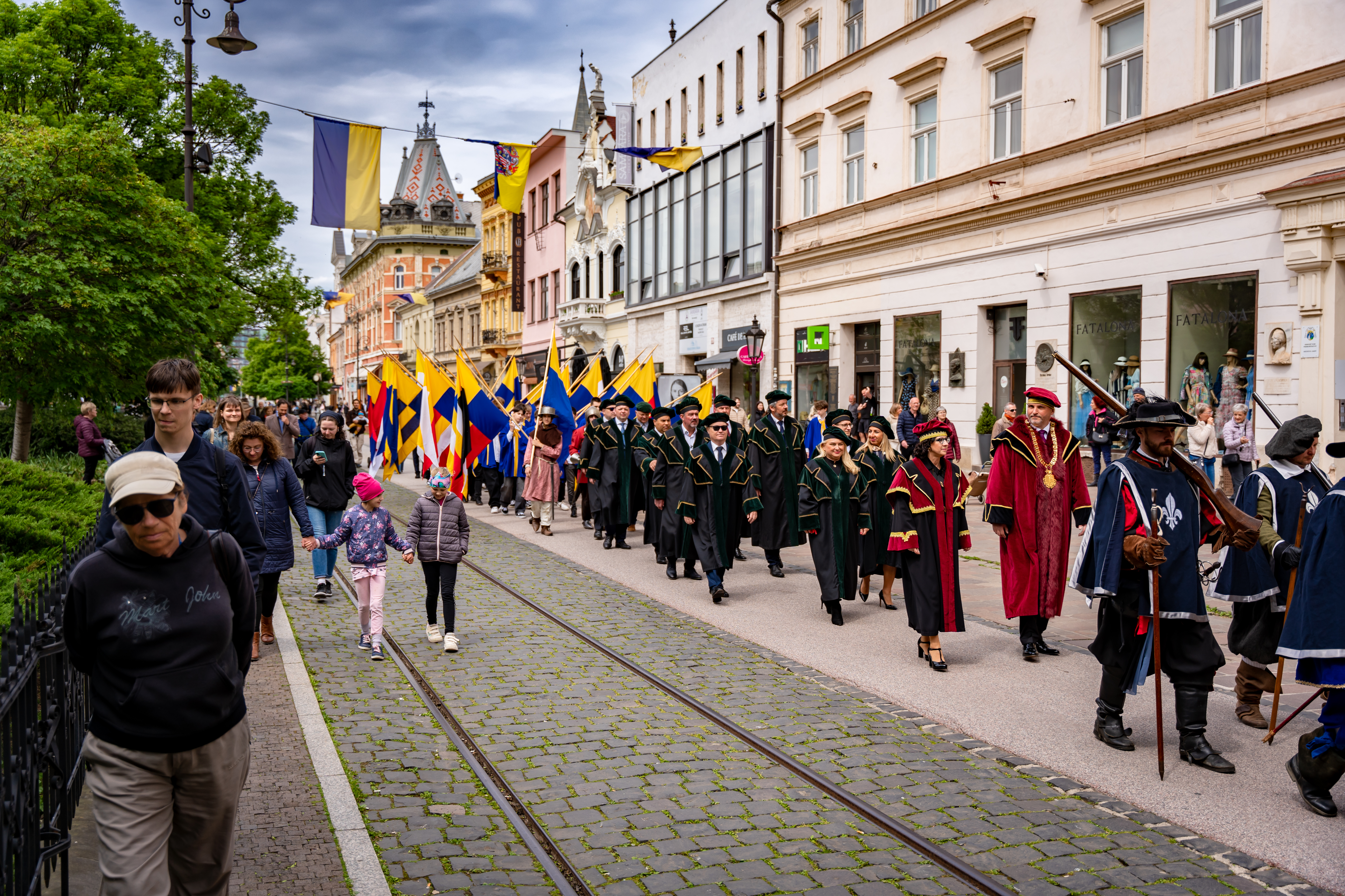 Slavnostny sprievod rytierov Hlavnou ulicou-40